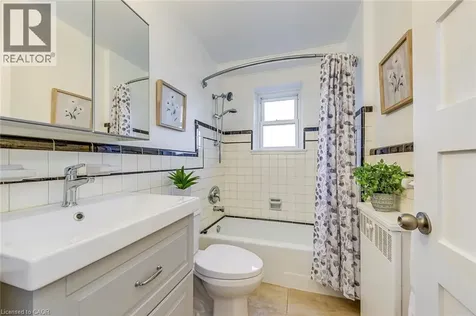 288 Reynolds Street Oakville ON L6J 3L4