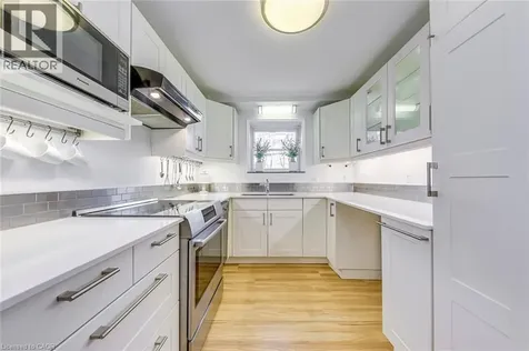 288 Reynolds Street Oakville ON L6J 3L4