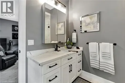 442 James Street Delhi ON N4B 2C1