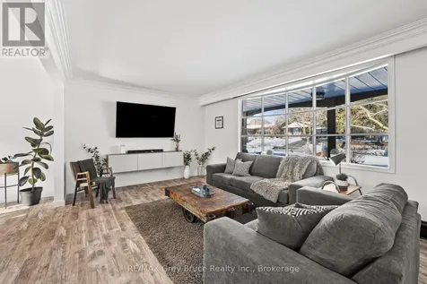74 Inwood Crescent Kitchener ON N2M 2M1