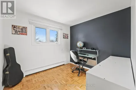 74 Inwood Crescent Kitchener ON N2M 2M1