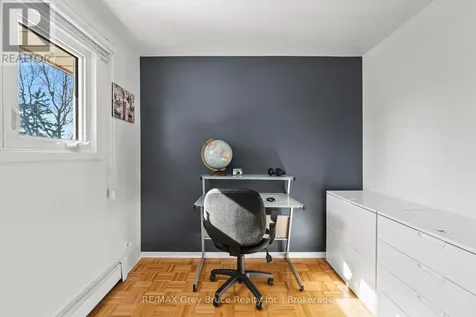 74 Inwood Crescent Kitchener ON N2M 2M1