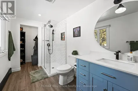74 Inwood Crescent Kitchener ON N2M 2M1