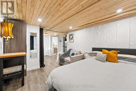 74 Inwood Crescent Kitchener ON N2M 2M1