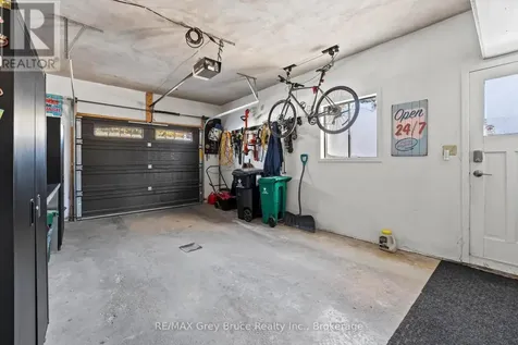 74 Inwood Crescent Kitchener ON N2M 2M1