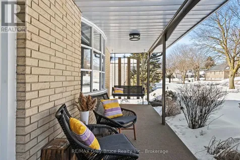 74 Inwood Crescent Kitchener ON N2M 2M1