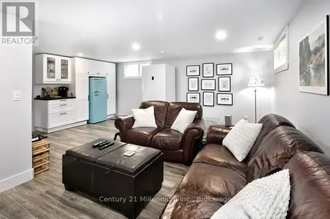20 Leslie Drive Collingwood ON L9Y 4P2