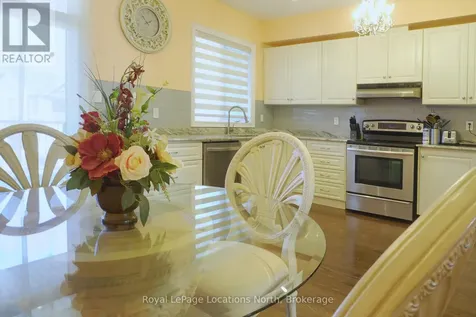 11 Wally Drive Wasaga Beach ON L9Z 0E4