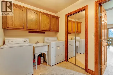 870 Mcrae Avenue Kingsville ON N9Y 2R8