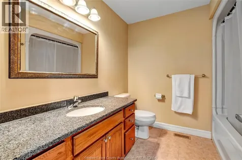 870 Mcrae Avenue Kingsville ON N9Y 2R8