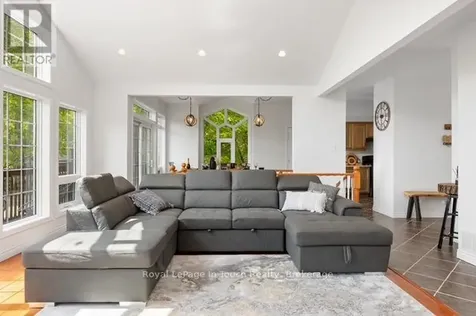 157 Farlain Lake Road West Tiny ON L9M 0B9