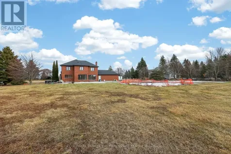8 Brownlee Drive Bradford West Gwillimbury ON L3Z 2A4