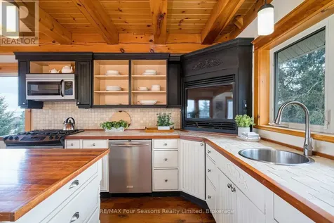 147 Lakeshore Road East Blue Mountains ON L9Y 0M9