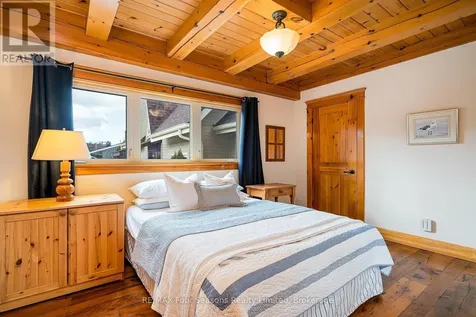 147 Lakeshore Road East Blue Mountains ON L9Y 0M9