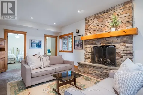 147 Lakeshore Road East Blue Mountains ON L9Y 0M9
