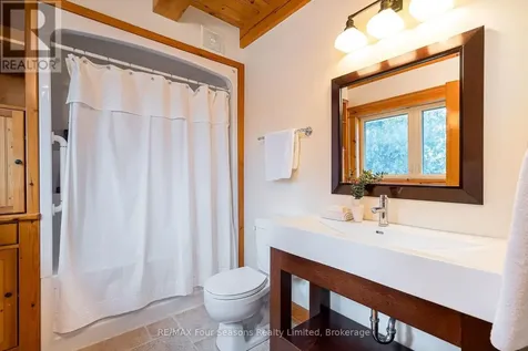 147 Lakeshore Road East Blue Mountains ON L9Y 0M9