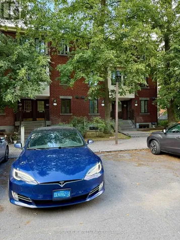 8 Blue Moon Private Ottawa ON K1K 4K6