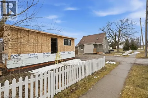 70 Whyte Avenue North Thorold ON L2V 2T7