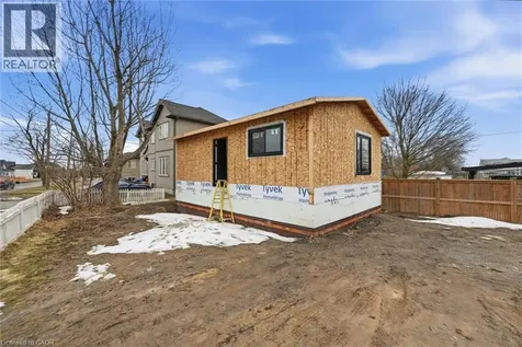 70 Whyte Avenue North Thorold ON L2V 2T7