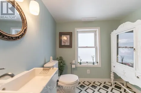 13 Potters Road North Tillsonburg ON N4G 2G9
