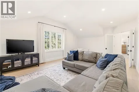 940 Gorton Avenue Burlington ON L7T 1S5