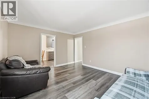 17 Queen Street North Thorold ON L2V 2P7