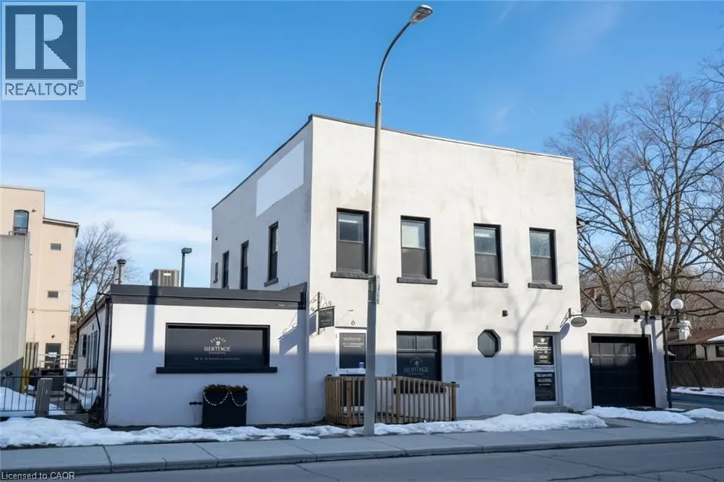 8 Sydenham Street Dundas ON L9H 2T4