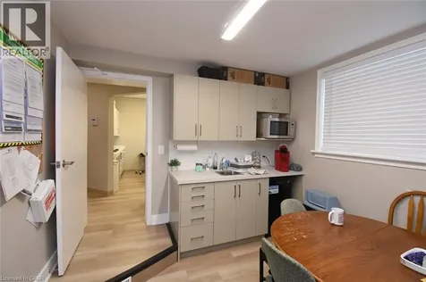 8 Sydenham Street Dundas ON L9H 2T4