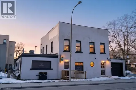 8 Sydenham Street Dundas ON L9H 2T4