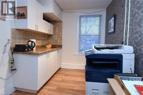 8 Sydenham Street Dundas ON L9H 2T4