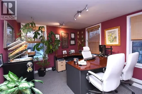 8 Sydenham Street Dundas ON L9H 2T4
