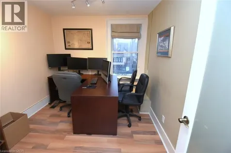 8 Sydenham Street Dundas ON L9H 2T4
