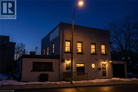8 Sydenham Street Dundas ON L9H 2T4
