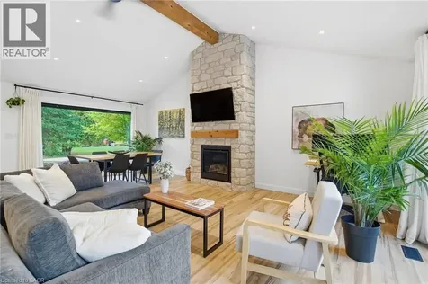 570 Westview Avenue Hamilton ON L9G 1N9