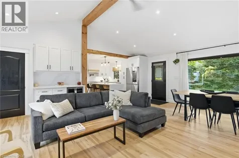 570 Westview Avenue Hamilton ON L9G 1N9