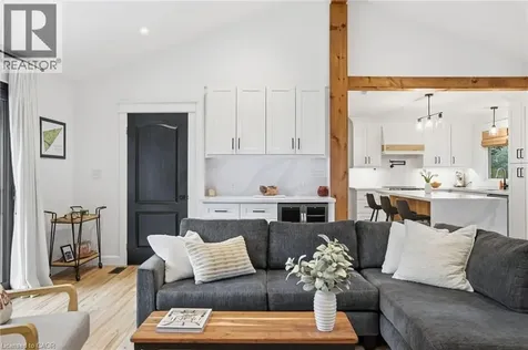 570 Westview Avenue Hamilton ON L9G 1N9