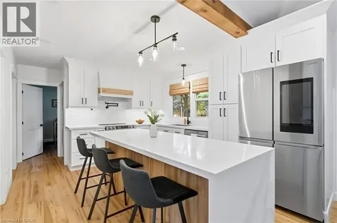 570 Westview Avenue Hamilton ON L9G 1N9