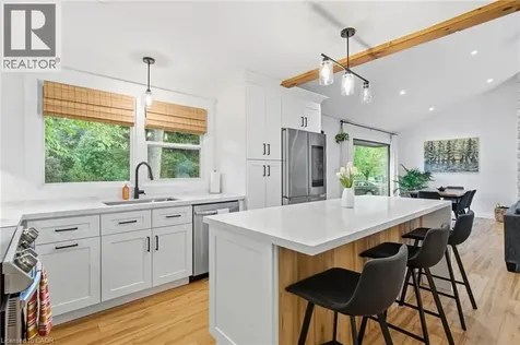 570 Westview Avenue Hamilton ON L9G 1N9