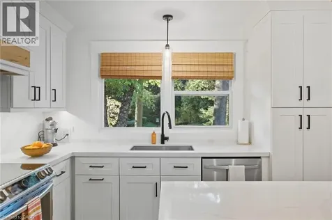 570 Westview Avenue Hamilton ON L9G 1N9