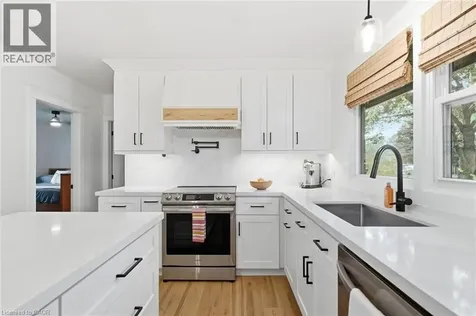 570 Westview Avenue Hamilton ON L9G 1N9