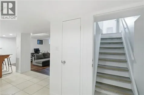 570 Westview Avenue Hamilton ON L9G 1N9