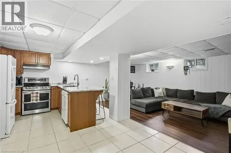 570 Westview Avenue Hamilton ON L9G 1N9