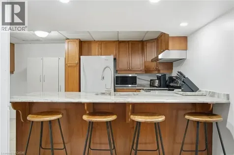 570 Westview Avenue Hamilton ON L9G 1N9