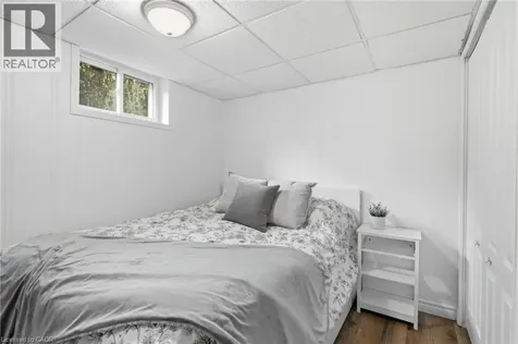 570 Westview Avenue Hamilton ON L9G 1N9