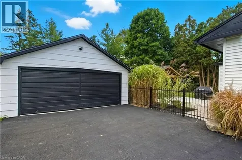 570 Westview Avenue Hamilton ON L9G 1N9