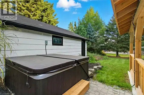 570 Westview Avenue Hamilton ON L9G 1N9
