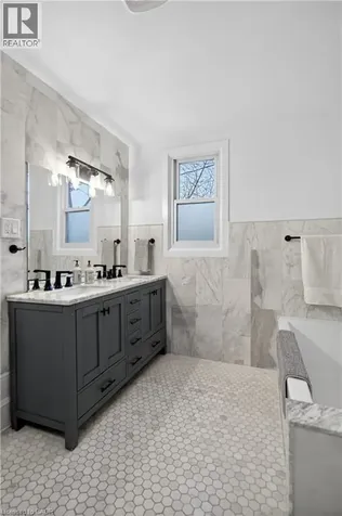 486 East 38th Street Hamilton ON L8V 4G8