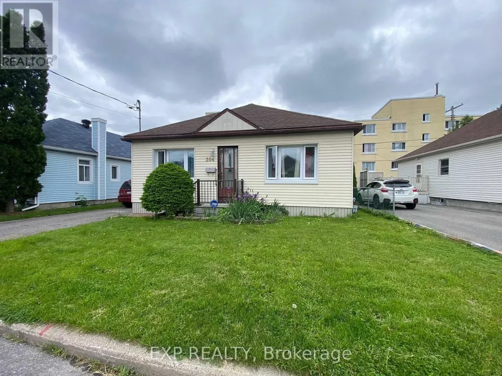 304 Frontenac Avenue South Ottawa ON K1L 6K9