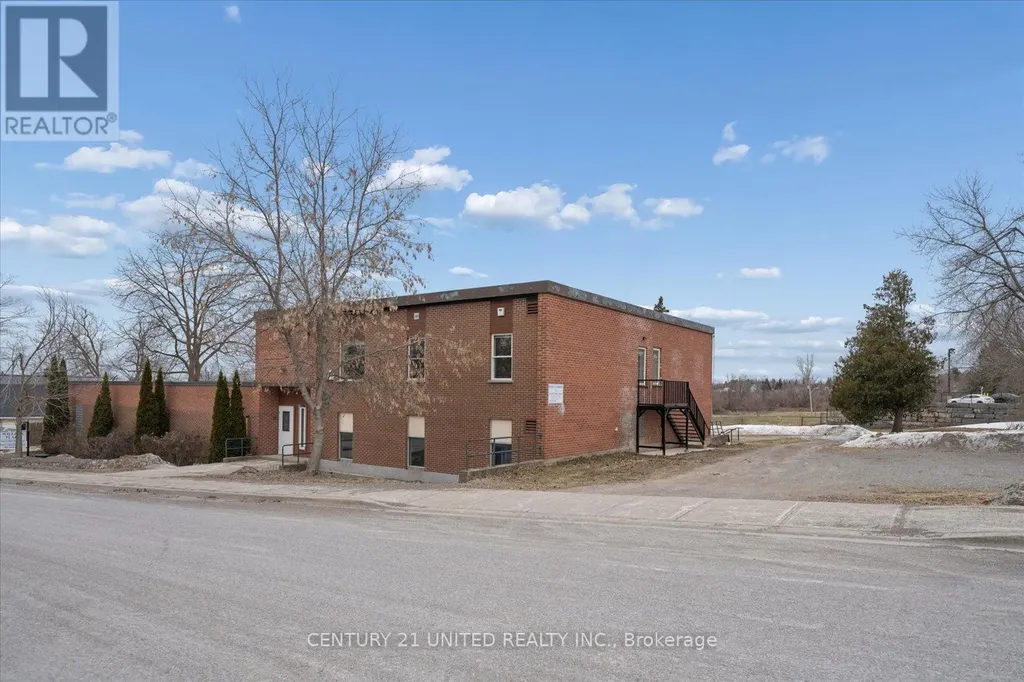 1027 Willcox Street Selwyn ON K0L 1H0