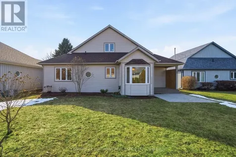 13 Nesbitt Drive Brighton ON K0K 1H0